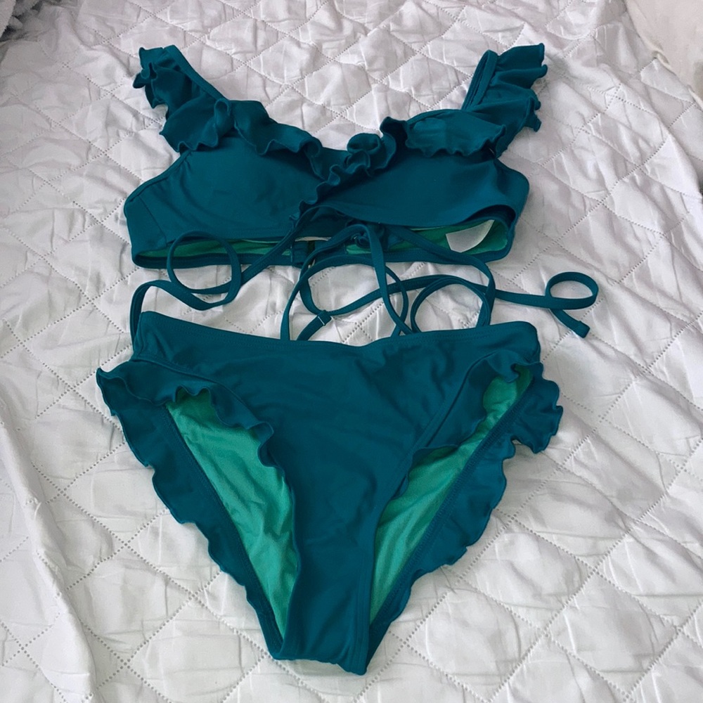 Ruffle bikini
